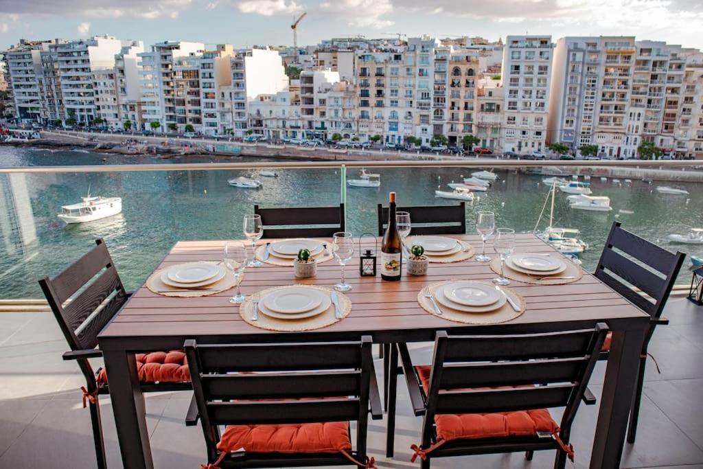 Seafront Two Bedroom Apartment Saint Julian's Exterior photo