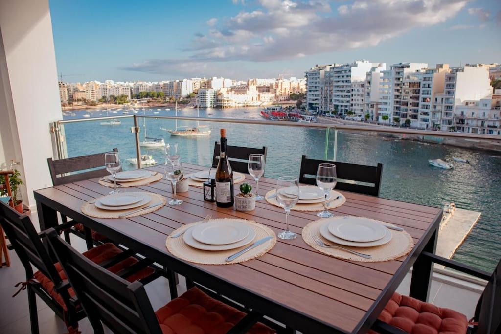 Seafront Two Bedroom Apartment Saint Julian's Exterior photo